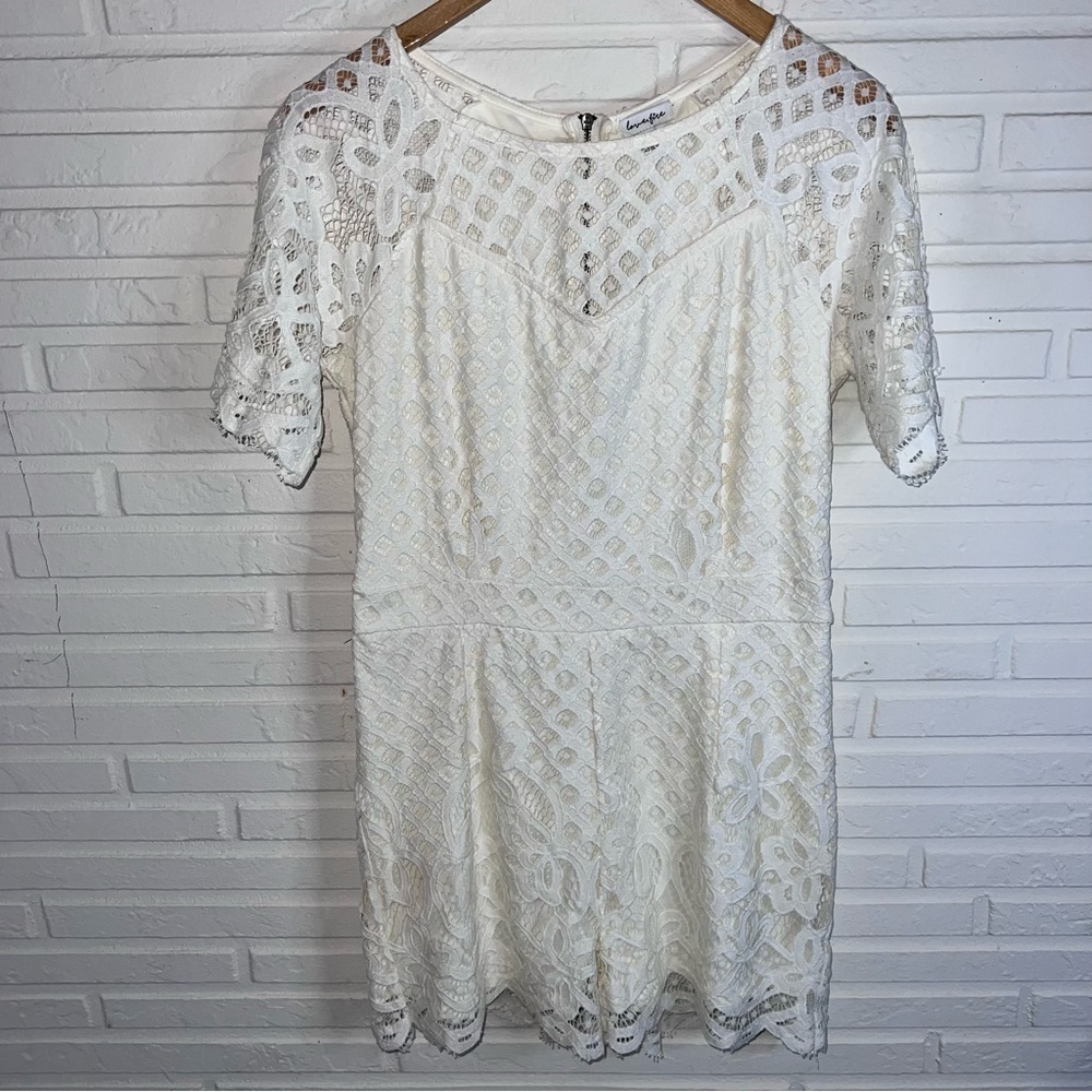 Love, Fire Off White Floral Lace Overlay Short Sleeve Romper, Women’s Size Large